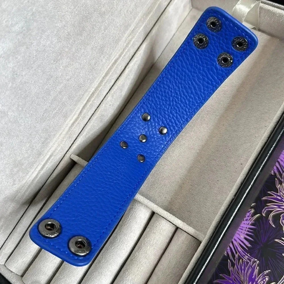 Blue Buckle Snap Faux Leather Bracelet - Picture 6 of 9